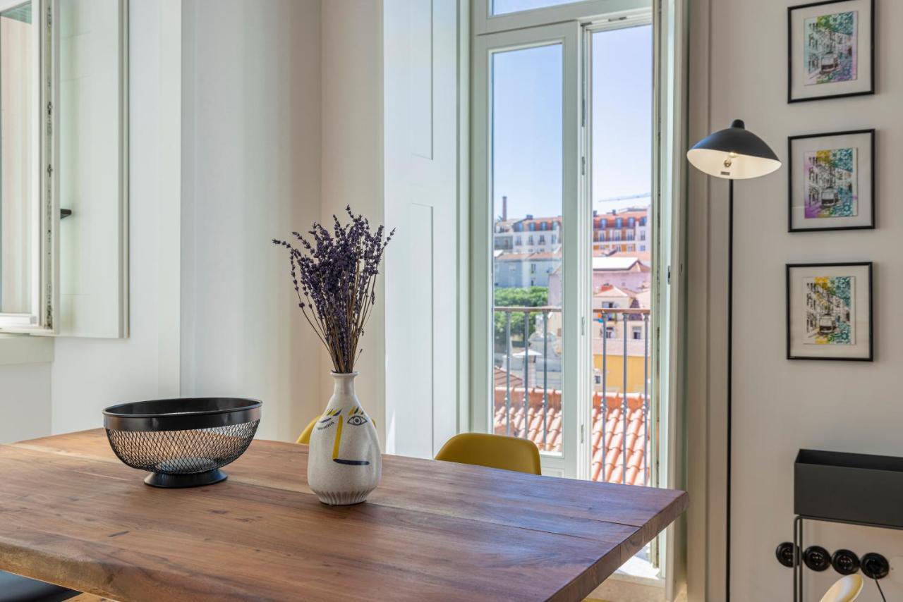 Glamorous 3Bdr Apartment In City Center By Lovelystay Lisboa Eksteriør billede